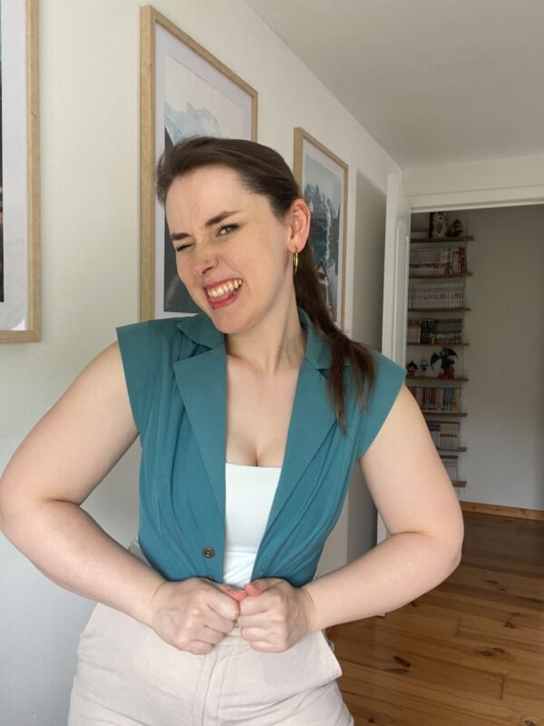 TOP OU VESTE, C’EST A VOUS DE VOIR AVEC HELA