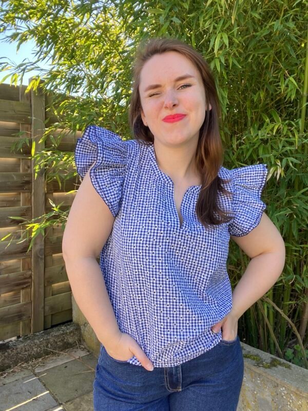 PREMIERS JOURS ENSOLEILLES, PETITE BLOUSE DE PRINTEMPS